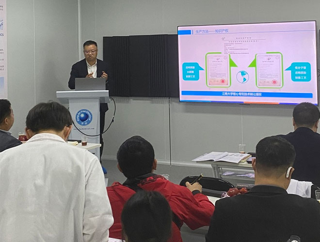 弘康在客户现场展开产品培训以及技术交流