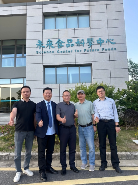 陪同重要客户拜访江南大学康振教授